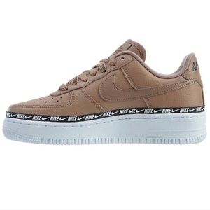 Wmns NIKE AIRFORCE 1 07 SE PREMIUM Shoes